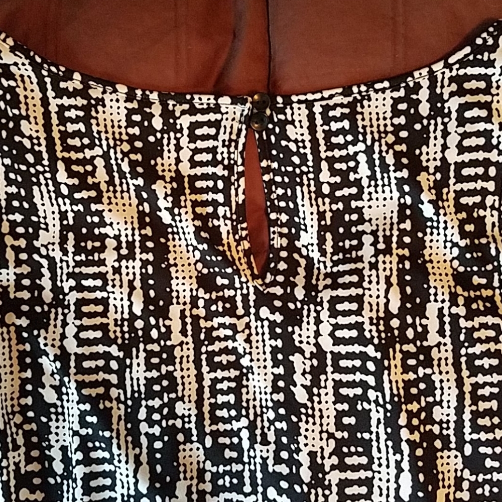 Black & White Tank - Picture 3 of 4